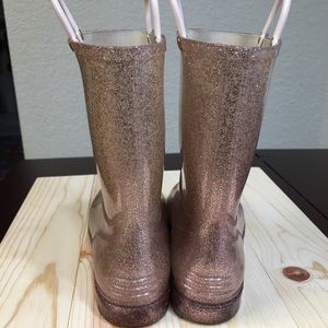 “Justice” brand Girls “pull on” rain boots in “sparkling rose gold”.  Size 5.